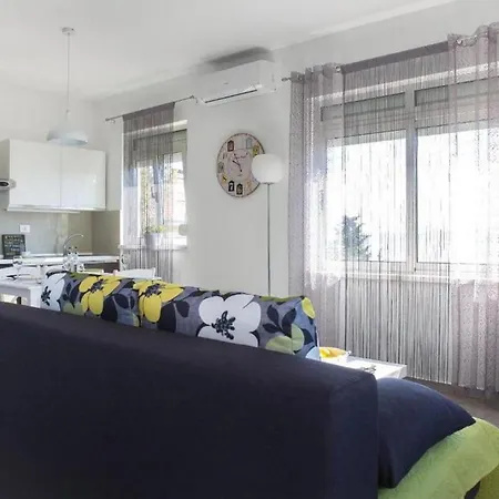 Apartment By The Sea - 21082 *