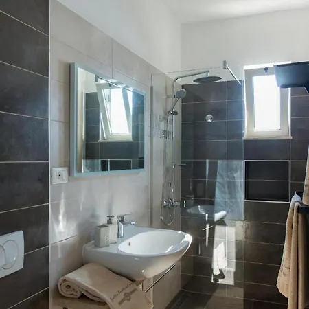 Apartment By The Sea - 21082 Rijeka